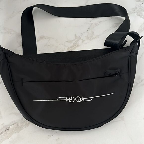 TOOL VIP Small Messenger EUC
Style Bag - 2023 Tour - Picture 2 of 4